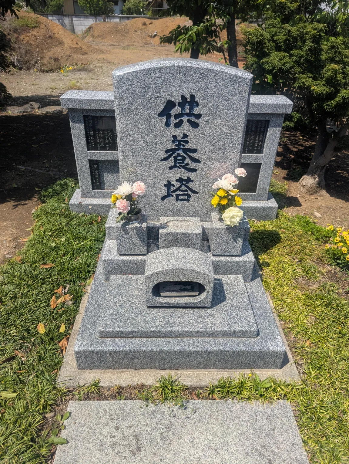 提携寺院にある供養塔(合同慰霊碑)